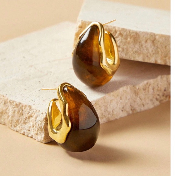 Luxe 18K Gold Plated Amber Colored Earrings - Picture 2 of 6